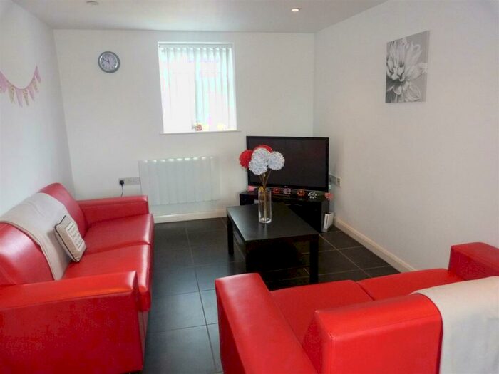 3 Bedroom Flat To Rent In Letty Street, Cardiff, CF24