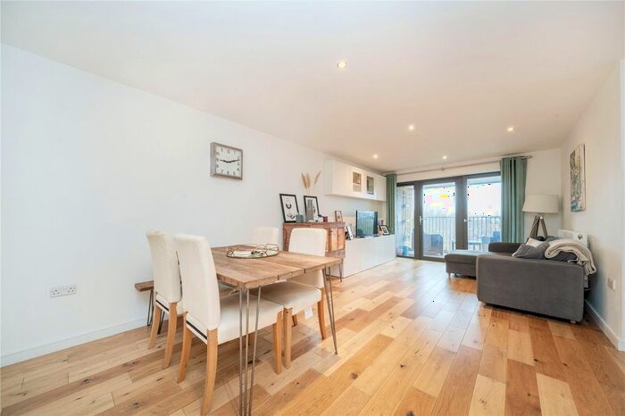 2 Bedroom Flat To Rent In Cowley Road, London, SW9