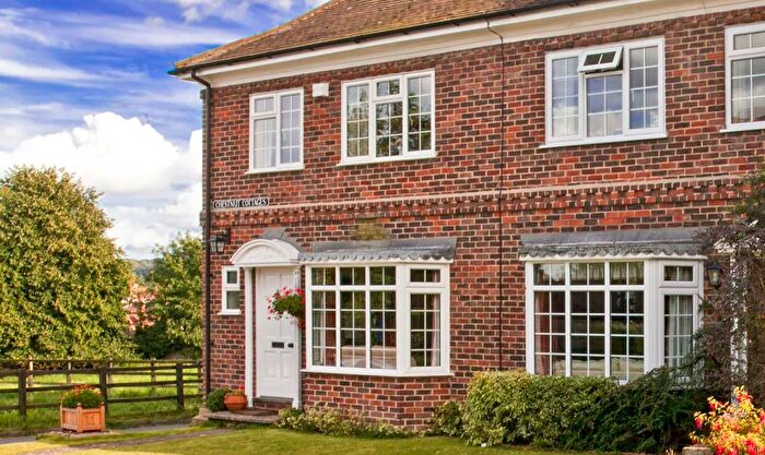 3 Bedroom Property For Sale In Chestnut Cottages, Streatley On Thames, RG8