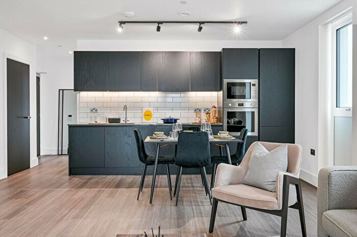 2 Bedroom Flat To Rent In Mitre Yard, North Kensington, London, NW10