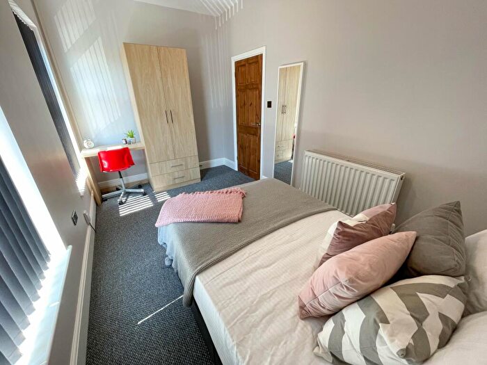 4 Bedroom House To Rent In Birstall Road (Spare Room), L6