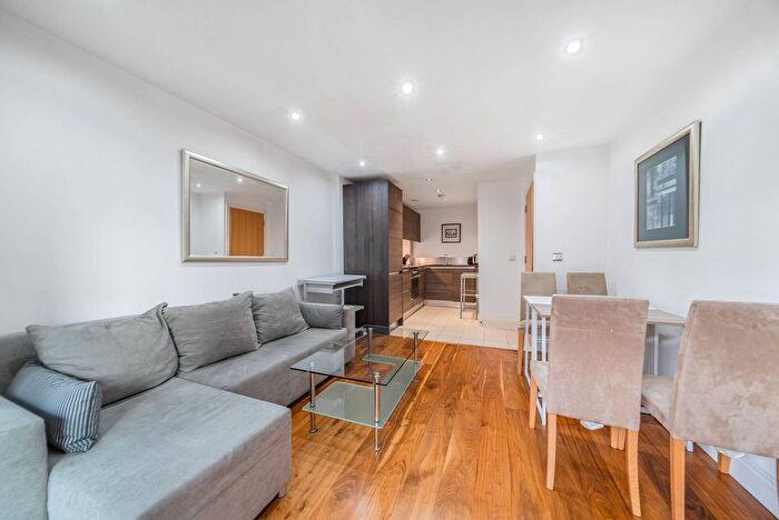 1 Bedroom Flat To Rent In Vauxhall Bridge Road, Pimlico, London, SW1V