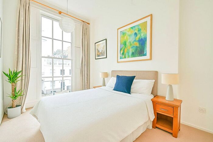 2 Bedroom Flat To Rent In Cambridge Street, Pimlico, London, SW1V