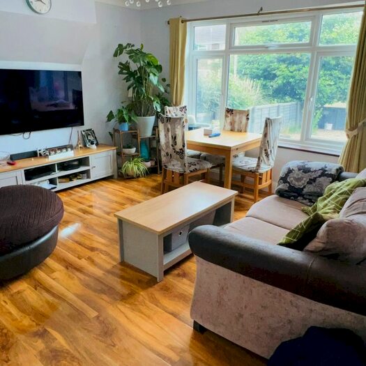 2 Bedroom Maisonette To Rent In Oak, Way, Feltham, TW14