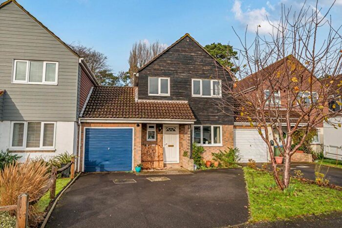 3 Bedroom Link Detached House For Sale In Rucrofts Close, Aldwick, Bognor Regis, PO21
