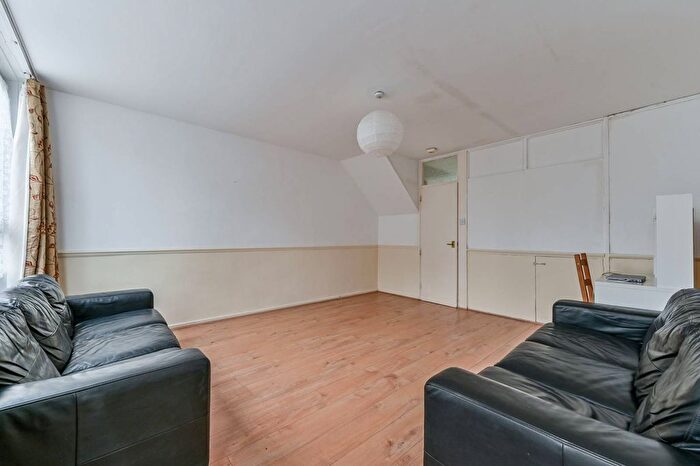 3 Bedroom Maisonette To Rent In Kiln Place, Gospel Oak, London, NW5