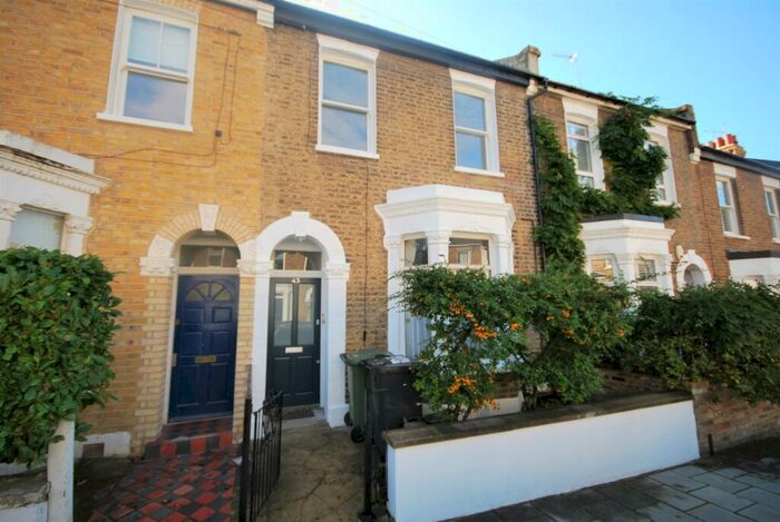 2 Bedroom Flat To Rent In Finsen Road Camberwell, SE5