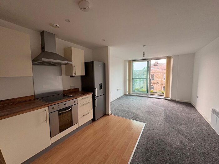 2 Bedroom Flat To Rent In Penistone Road, Sheffield, South Yorkshire, S6