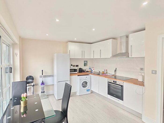 3 Bedroom Flat To Rent In Black Bull Court, EC1N