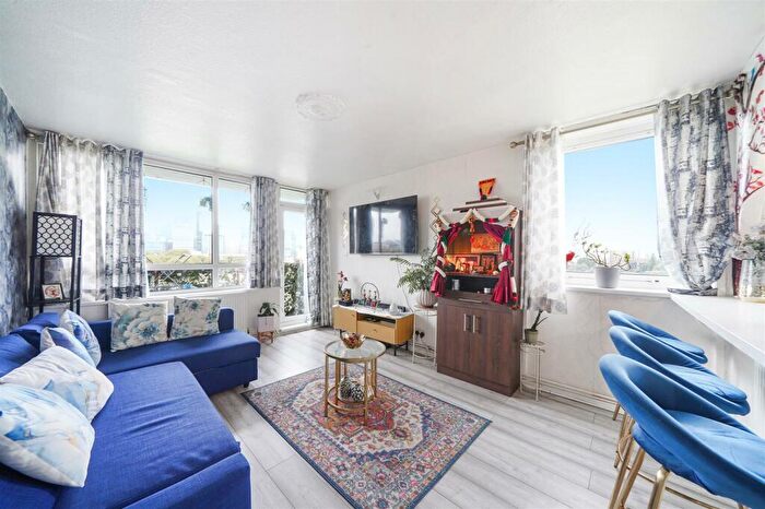 2 Bedroom Apartment To Rent In Maidstone House, Carmen Street, E14