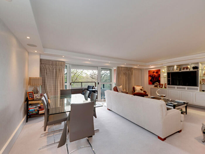 2 Bedroom Flat For Sale In Prince Albert Road, London, NW8