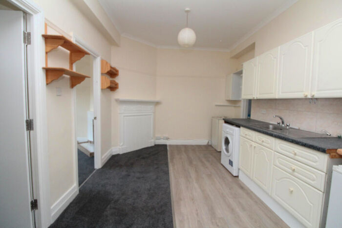 2 Bedroom Flat To Rent In Ballards Lane, Finchley, N3