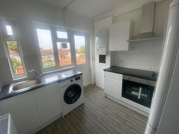 2 Bedroom Flat To Rent In Long Lane, Bexleyheath, DA7
