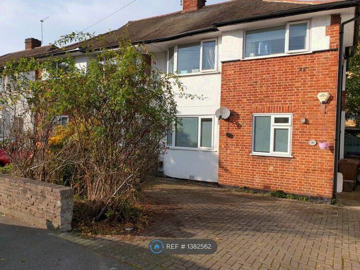 2 Bedroom Flat To Rent In Runnymede, London, SW19