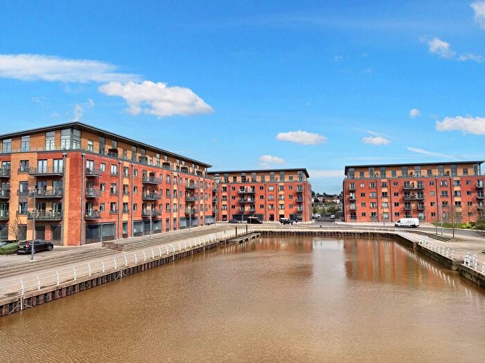 2 Bedroom Flat To Rent In Woodhouse Close, Lockwheel House, WR5