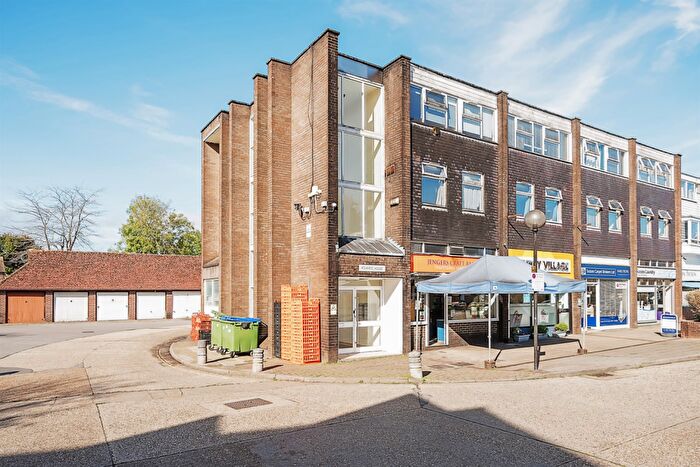 2 Bedroom Flat To Rent In Jengers Mead, Billingshurst, RH14