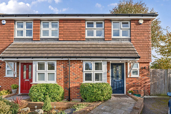 2 Bedroom Semi-Detached House For Sale In Lambourne Close, Farningham, Dartford, DA4