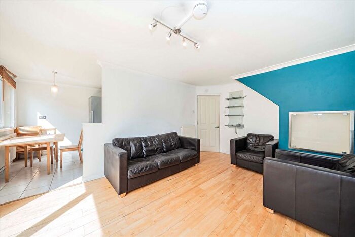 3 Bedroom Maisonette To Rent In Burlington Close, Maida Vale, W9