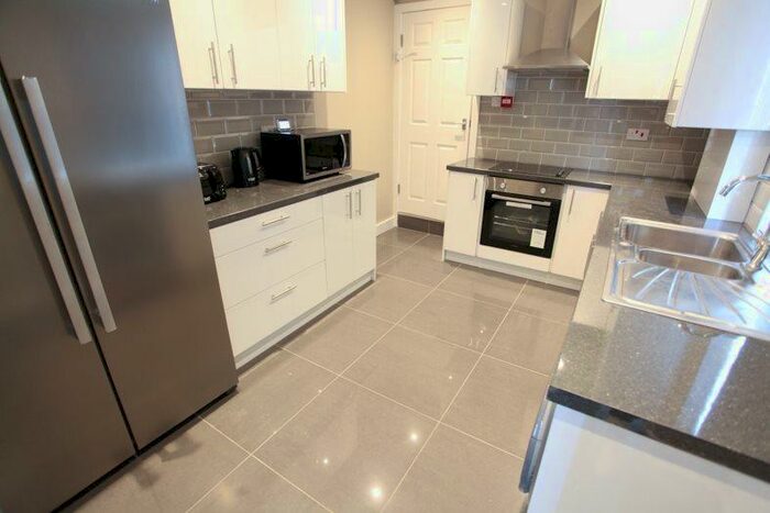 6 Bedroom Terraced House To Rent In Jubilee Drive, L7