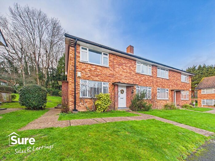 2 Bedroom Maisonette For Sale In Hill Close, Stanmore, Greater London, HA7