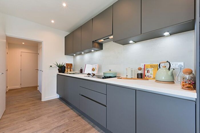 1 Bedroom Flat To Rent In Medawar Drive, London, NW7