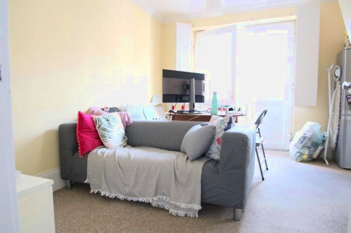 3 Bedroom Semi-Detached House To Rent In Manse Road, Stoke Newington, N16