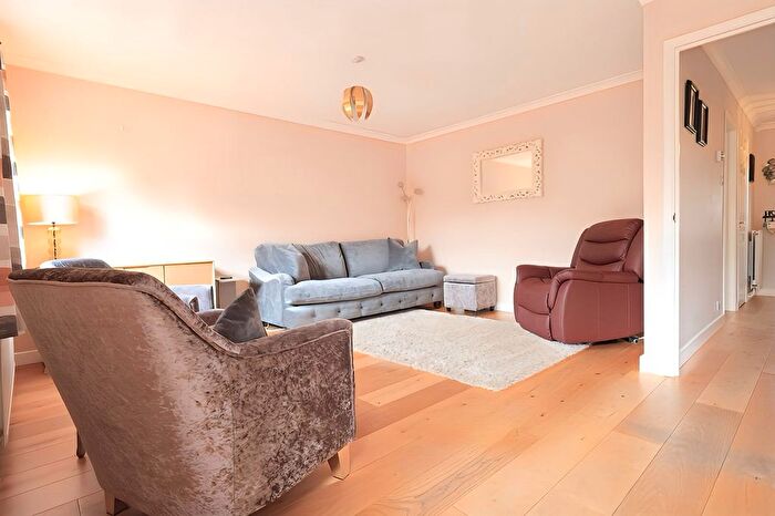 3 Bedroom Detached House For Sale In Burwell Meadow, Witney, OX28