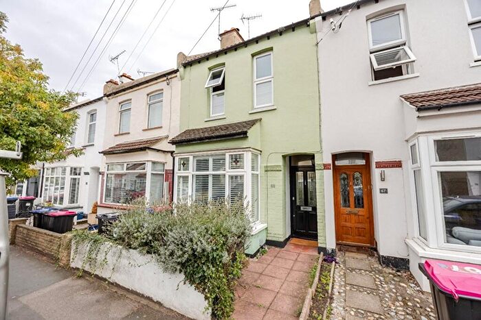 3 Bedroom House For Sale In Wellington Avenue, Westcliff-On-Sea, SS0