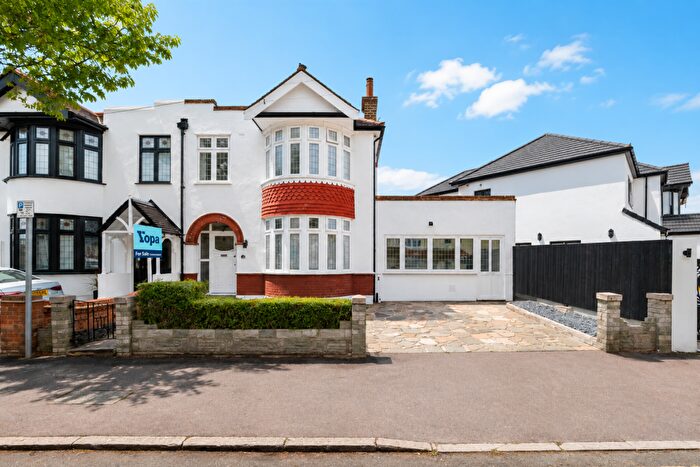 4 Bedroom Semi-Detached House For Sale In Beccles Drive, Barking, IG11