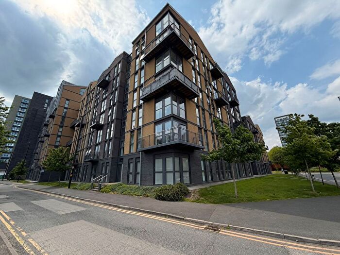 2 Bedroom Flat To Rent In Arden Gate, Communication Row, Birmingham, West Midlands, B15