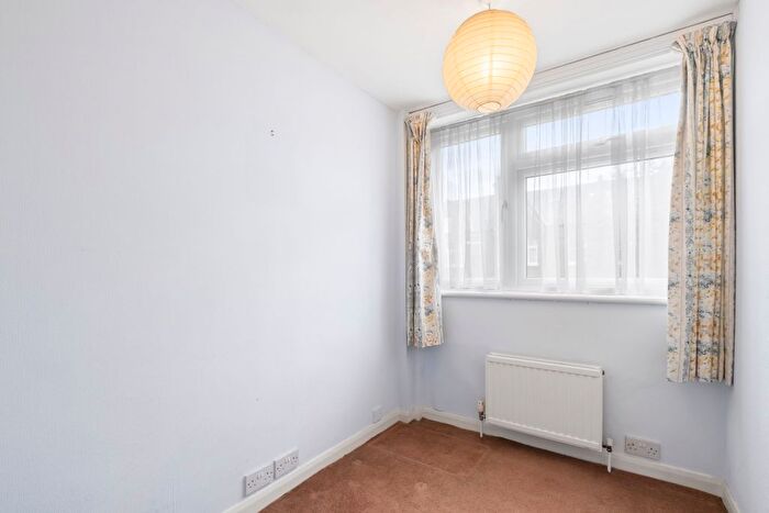 3 Bedroom End Of Terrace House For Sale In Drakefield Road, SW17