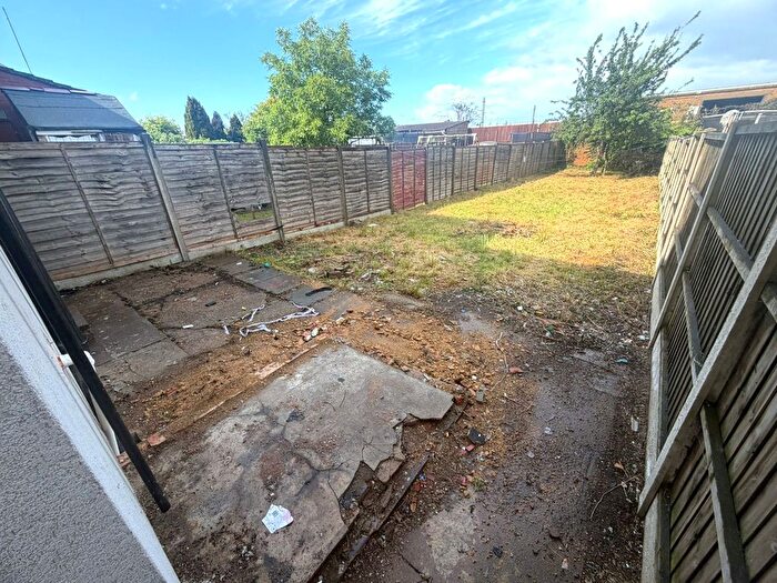 3 Bedroom End Terrace House To Rent In Selbourne Road, Luton, LU4