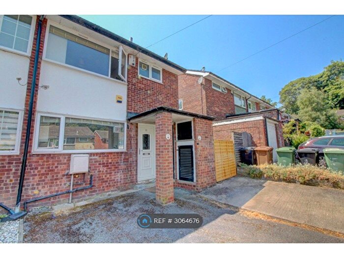 3 Bedroom End Of Terrace House To Rent In North Close, Leeds, LS8