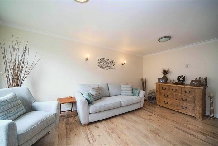 2 Bedroom Flat To Rent In Oxgangs Avenue, Oxgangs, EH13