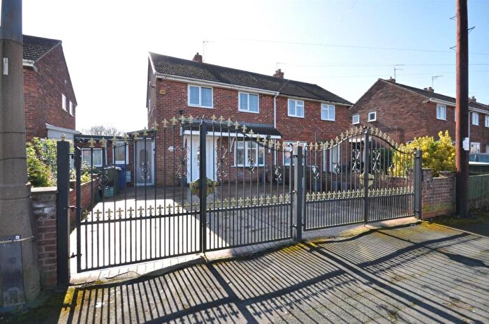 3 Bedroom Semi Detached House For Sale In Southfield Road, Thorne, Doncaster, DN8