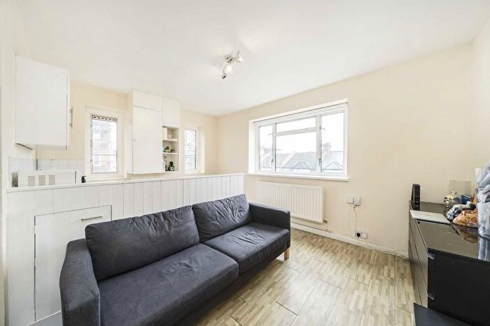 1 Bedroom Flat To Rent In Brewster Gardens, London, W10