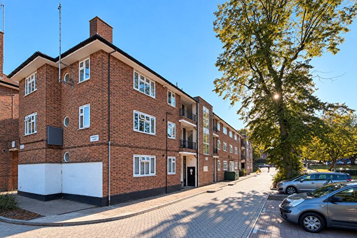 4 Bedroom Flat To Rent In The Grange Estate, London, N2