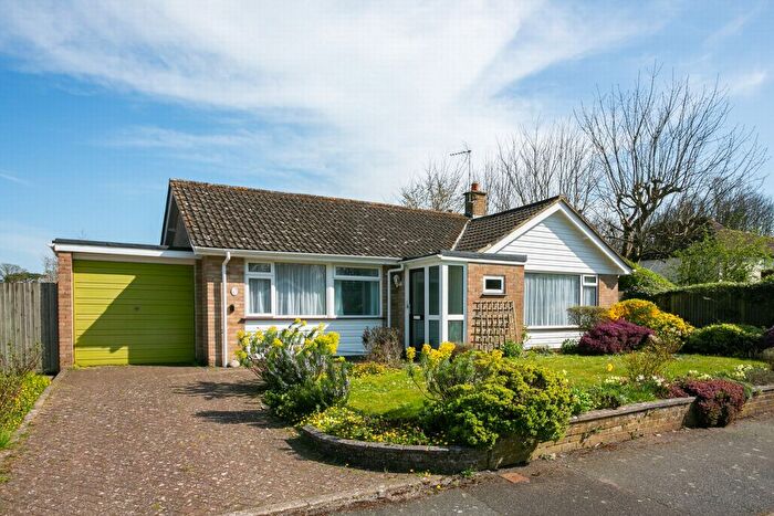 3 Bedroom Bungalow For Sale In Beacon Way, Lympne, CT21