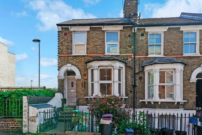 2 Bedroom Flat To Rent In Kenworthy Road, London, E9