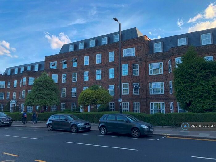 3 Bedroom Flat To Rent In Southgate, Southgate, N14