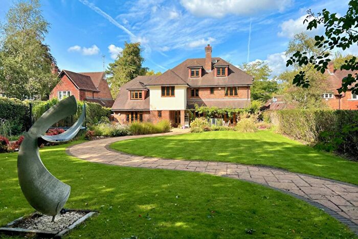 6 Bedroom Detached House For Sale In Chiltern Hills Road, Beaconsfield, HP9