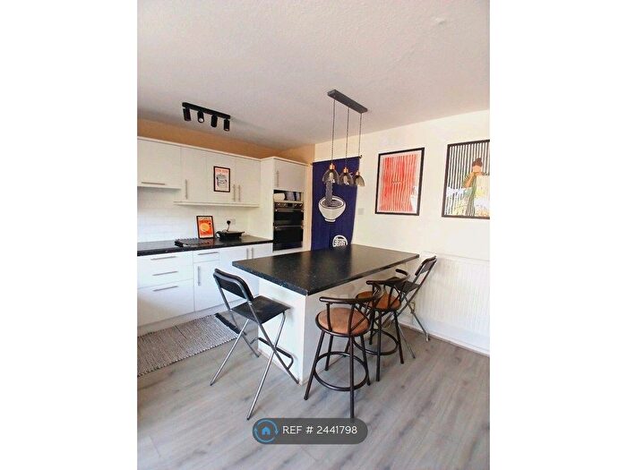 3 Bedroom Maisonette To Rent In Old Ford Road, London, E3