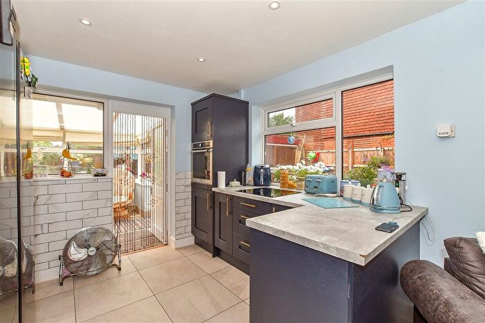 2 Bedroom Semi-detached Bungalow For Sale In Rushford Close, Headcorn, Kent, TN27