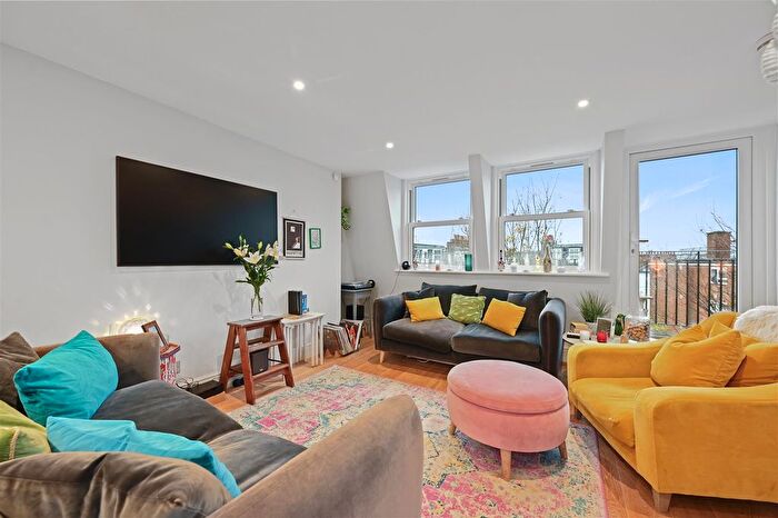3 Bedroom Flat For Sale In Aynhoe Road, London, W14