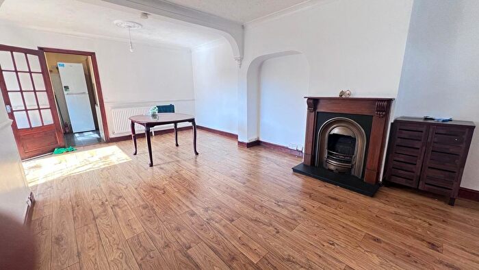 2 Bedroom Detached House To Rent In Dagenham, Essex, RM8