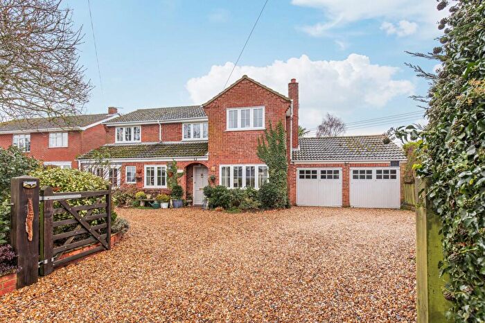 5 Bedroom Detached House For Sale In A Home Of Quiet Luxury In Wicklewood, NR18