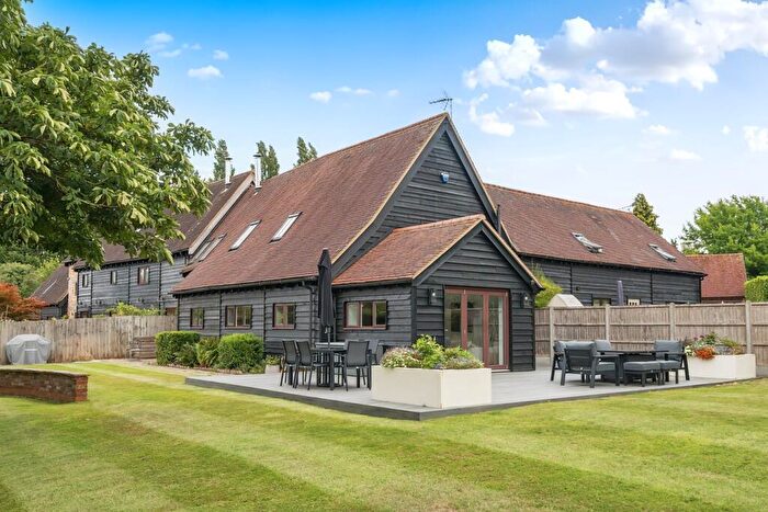 3 Bedroom Barn Conversion For Sale In Park Farm Barns, Hockliffe Road, Tebworth, LU7