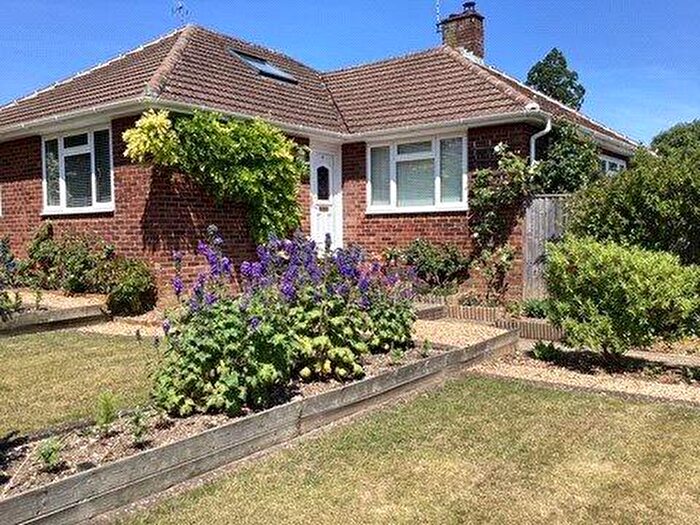 3 Bedroom Bungalow For Sale In Sheppard Road, Basingstoke, Hampshire, RG21