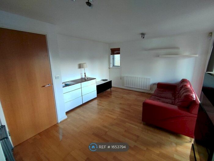 2 Bedroom Flat To Rent In Wells Way, London, SE5