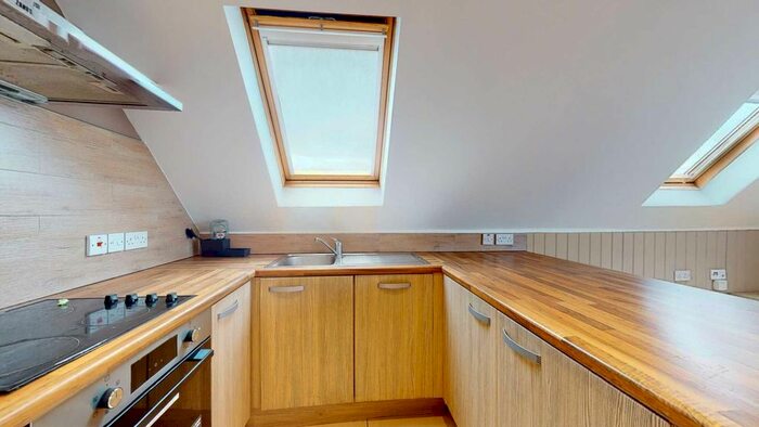 2 Bedroom Penthouse To Rent In Ritherdon Road, Balham, SW17